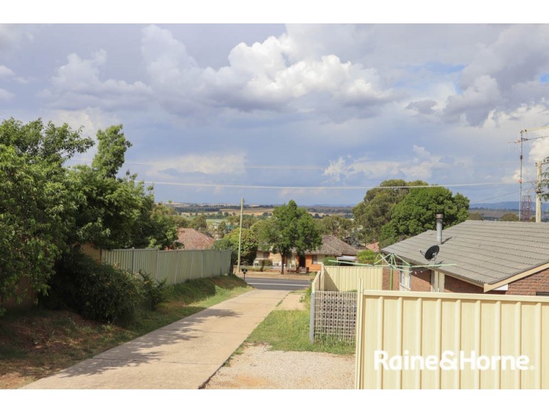 2/256 Durham Street, Bathurst NSW 2795