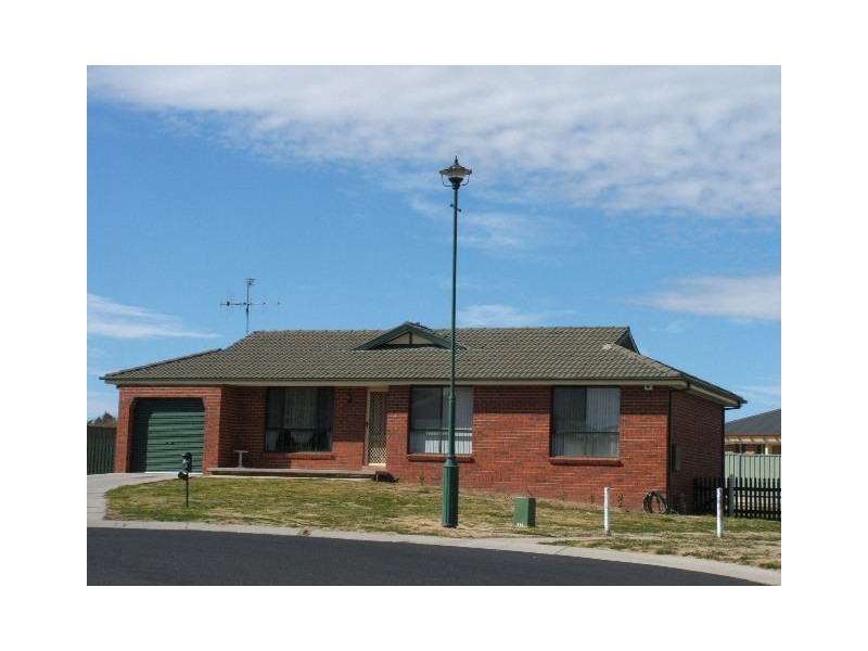 8 Charles Place, Kelso NSW 2795
