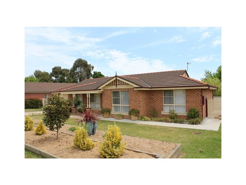 10  Bayliss St, Bathurst NSW 2795