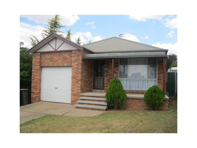42 Esrom, Bathurst NSW 2795