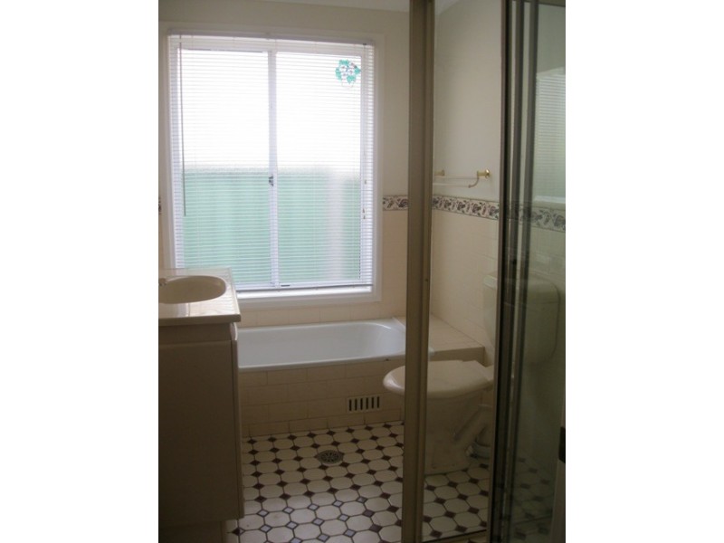 42 Esrom, Bathurst NSW 2795