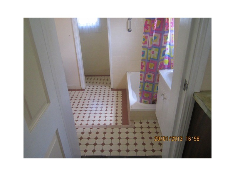 23 Lord St, Bathurst NSW 2795