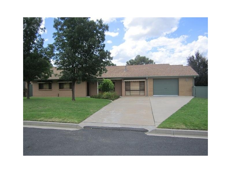 6 Merrick Cl, Bathurst NSW 2795