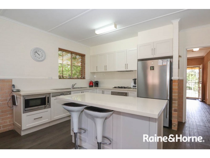 6 Busby Street, South Bathurst NSW 2795