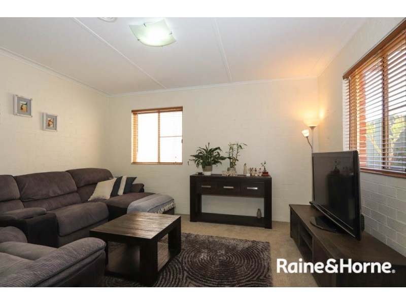 6 Busby Street, South Bathurst NSW 2795