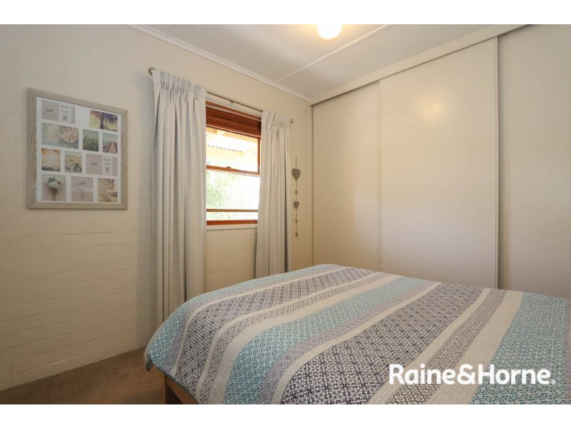 6 Busby Street, South Bathurst NSW 2795