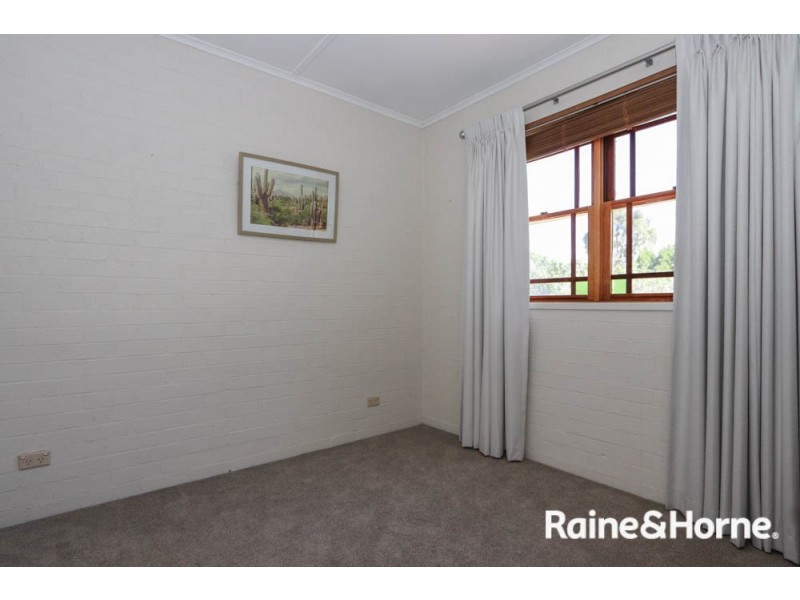 6 Busby Street, South Bathurst NSW 2795