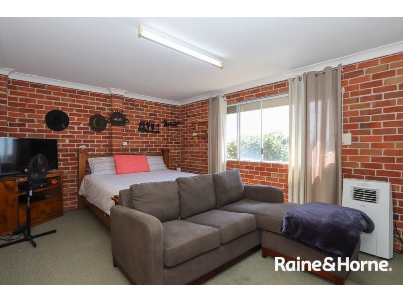 6 Busby Street, South Bathurst NSW 2795