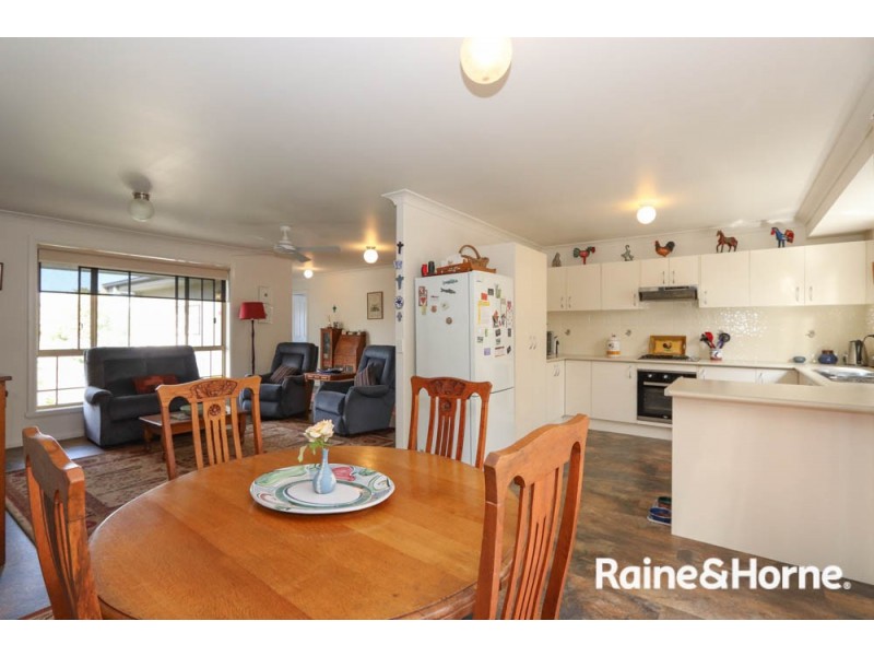 2a Mawson Close, Windradyne NSW 2795
