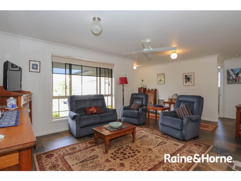 2a Mawson Close, Windradyne NSW 2795