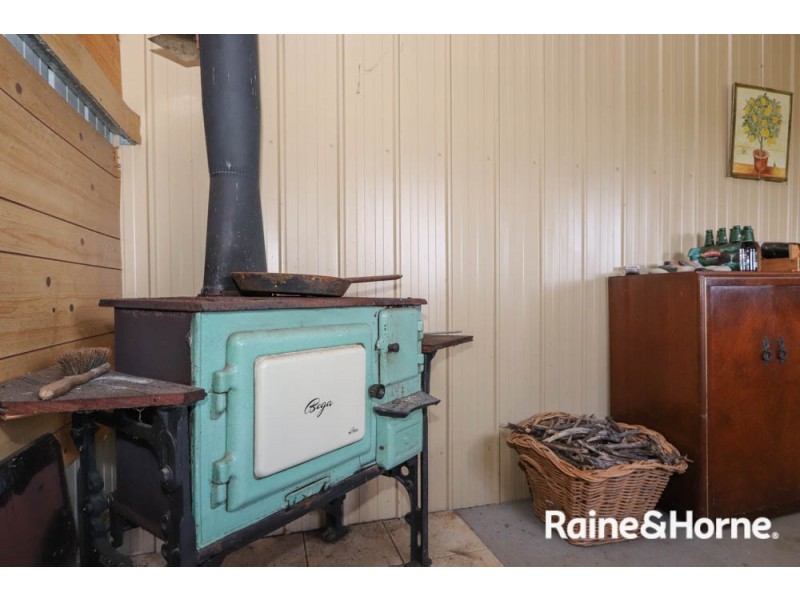 211 Pine Ridge Road, Rock Forest NSW 2795