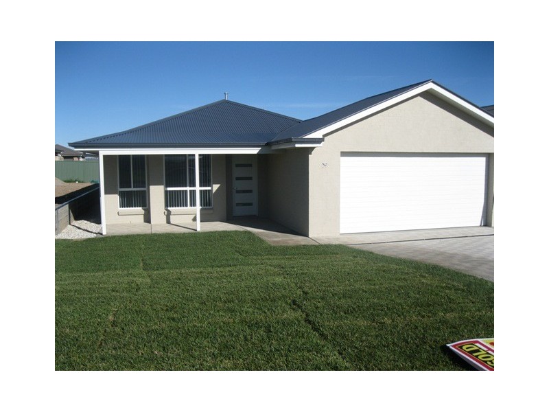 39 Blaxland Dr, Bathurst NSW 2795