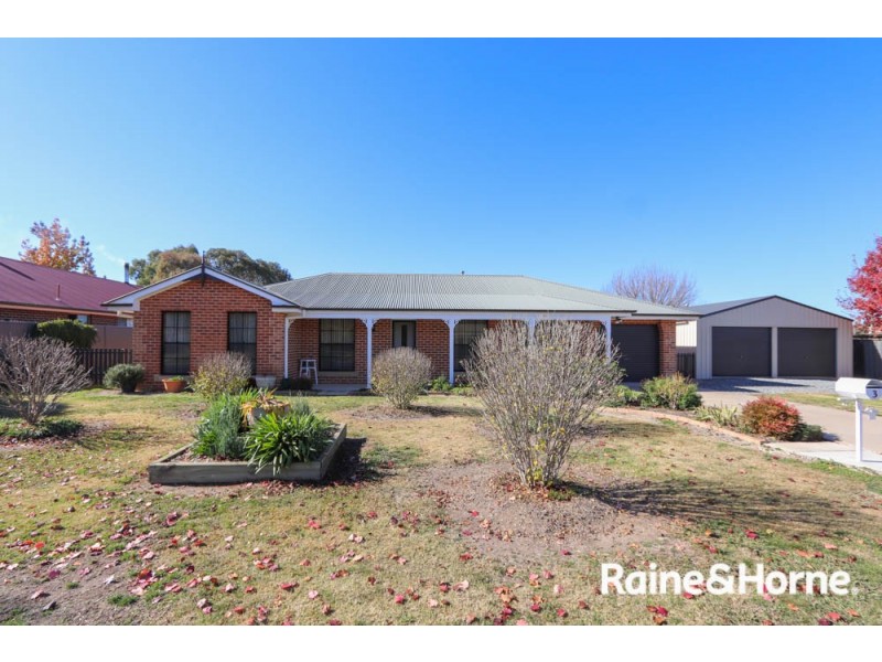 3 McCarthy Close, Eglinton NSW 2795