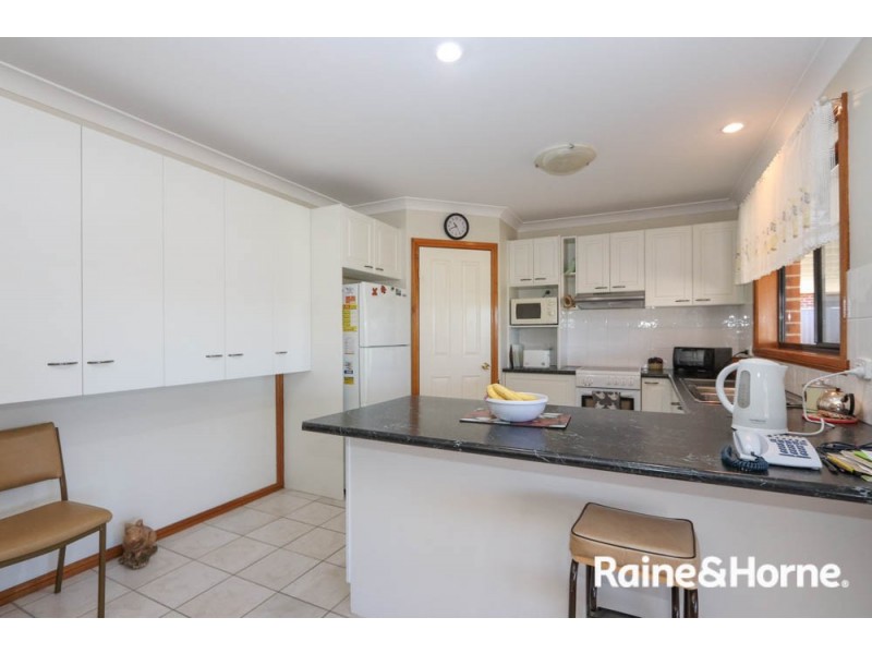 3 McCarthy Close, Eglinton NSW 2795