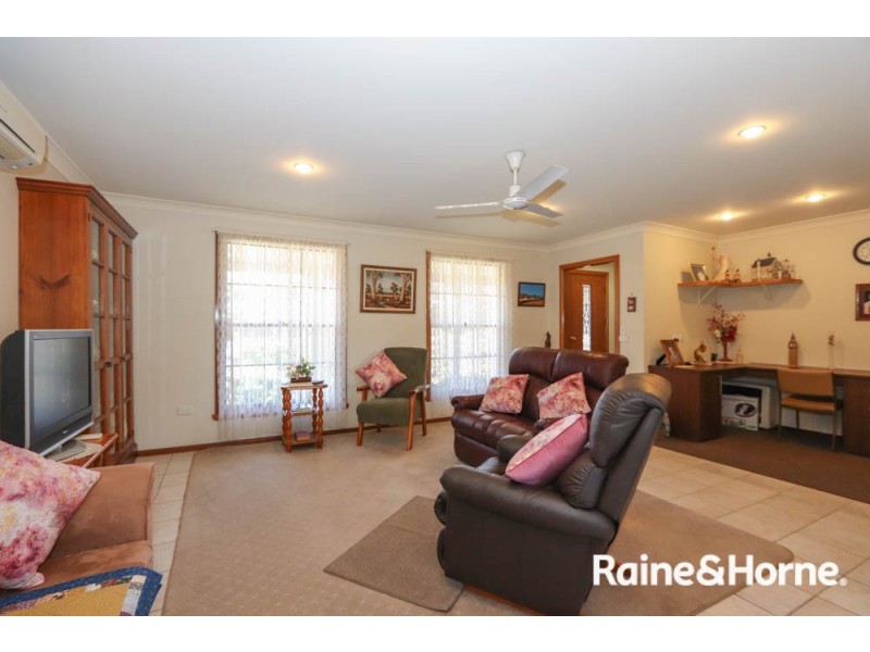 3 McCarthy Close, Eglinton NSW 2795