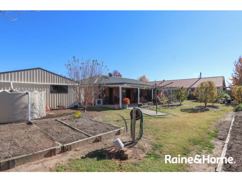 3 McCarthy Close, Eglinton NSW 2795