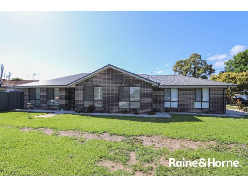 94 Peel Street, Bathurst NSW 2795
