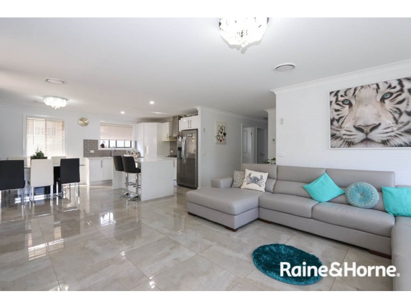 94 Peel Street, Bathurst NSW 2795