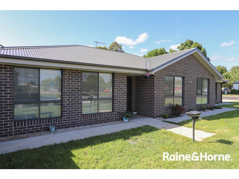 94 Peel Street, Bathurst NSW 2795