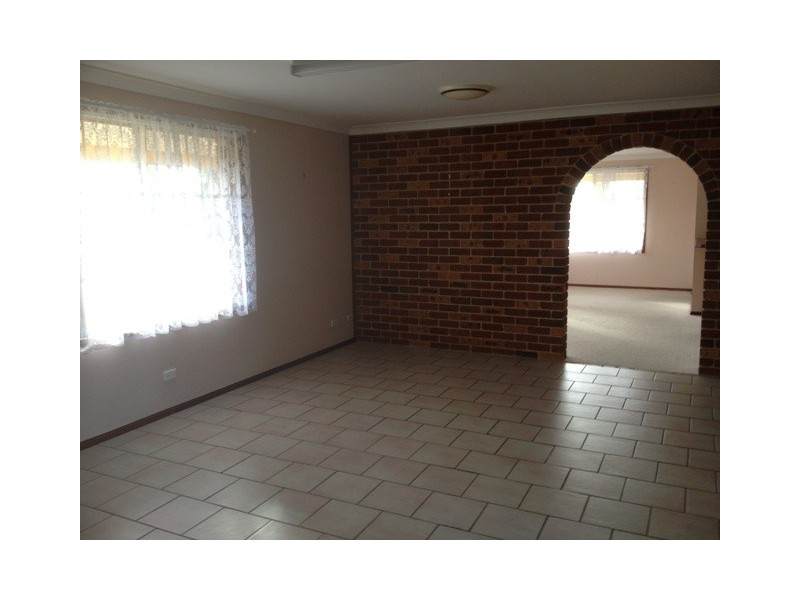 1 Laws Close, Bathurst NSW 2795