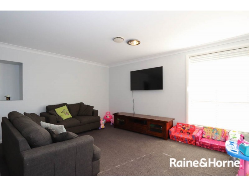 17 Blaxland Drive, Llanarth NSW 2795