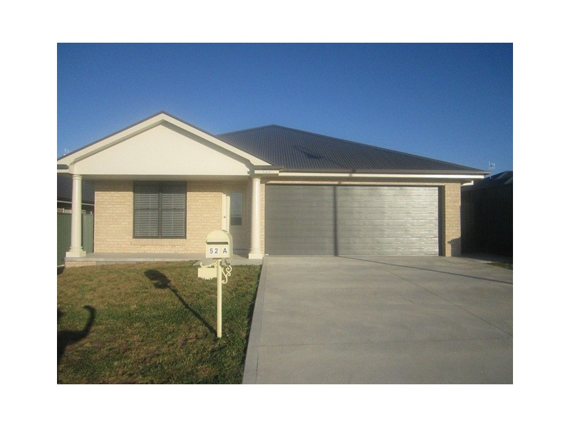 52a Westbourne Dr, Bathurst NSW 2795