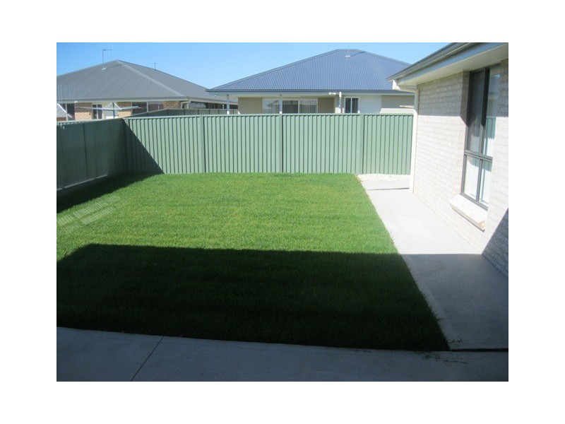 52a Westbourne Dr, Bathurst NSW 2795
