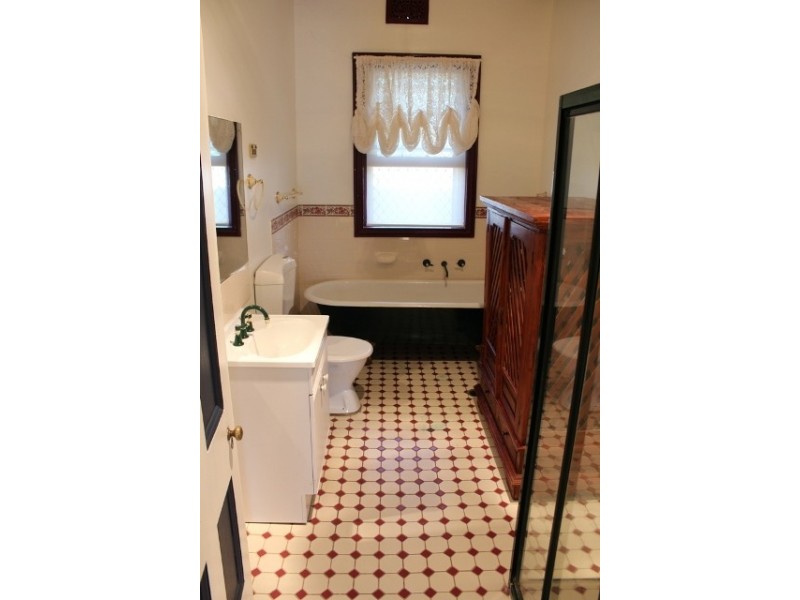 16 Bant St, Bathurst NSW 2795