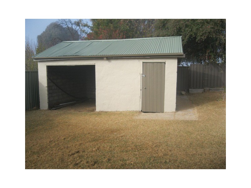 15 Alamein Walk, Bathurst NSW 2795