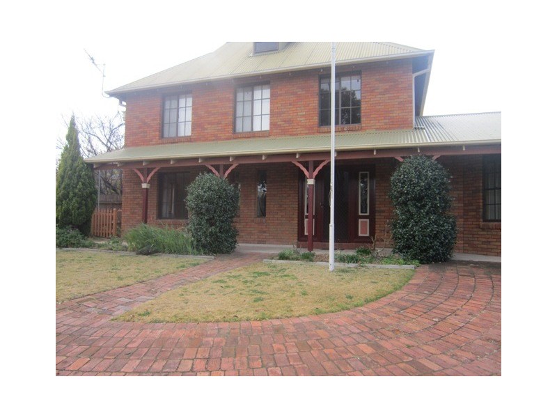 283 Piper Street, Bathurst NSW 2795