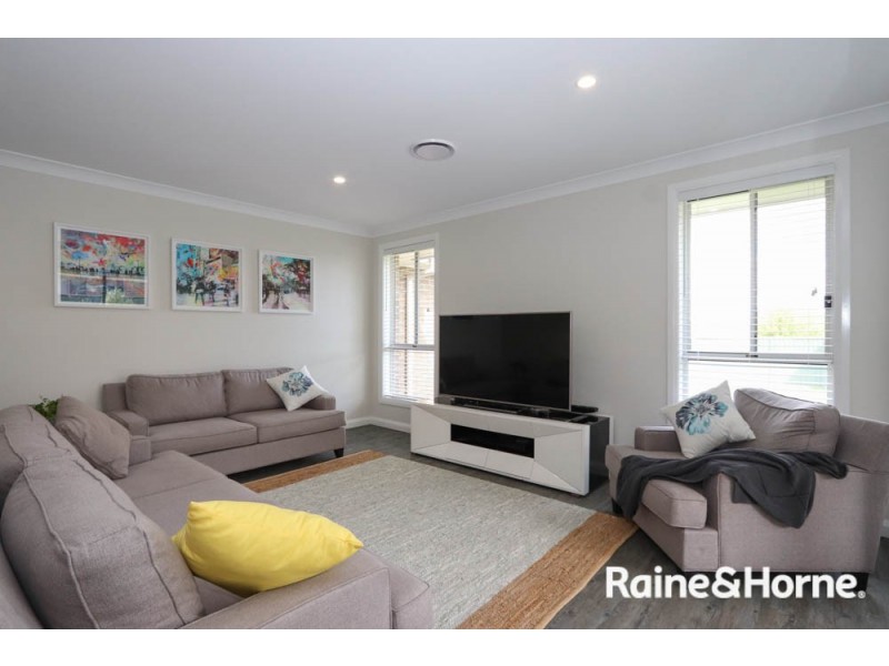 7 Barney Street, Windradyne NSW 2795