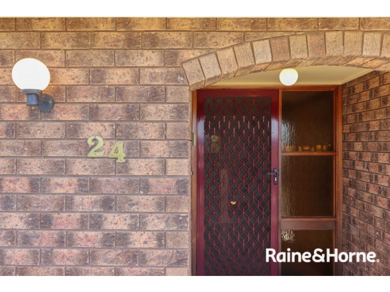 24 Lorimer Street, Llanarth NSW 2795