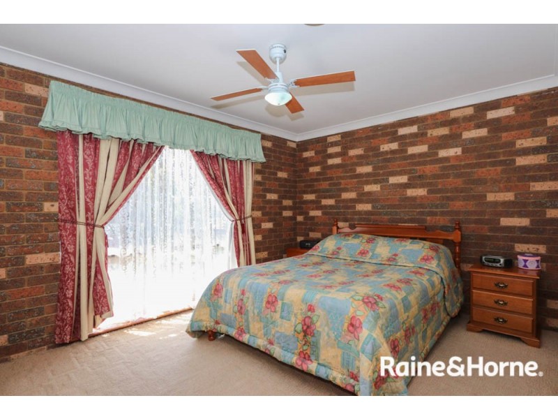 24 Lorimer Street, Llanarth NSW 2795