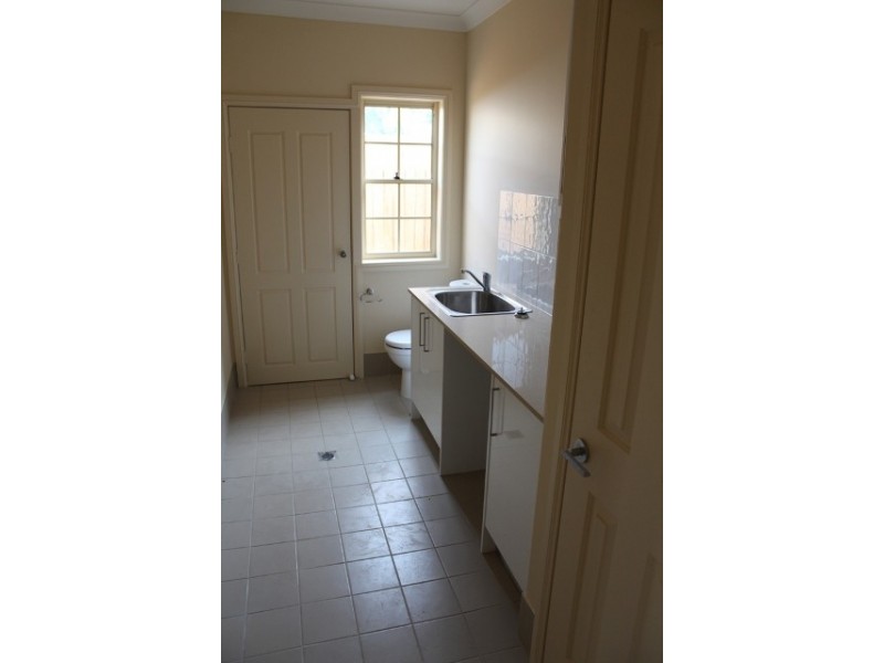 299a Russell, Bathurst NSW 2795