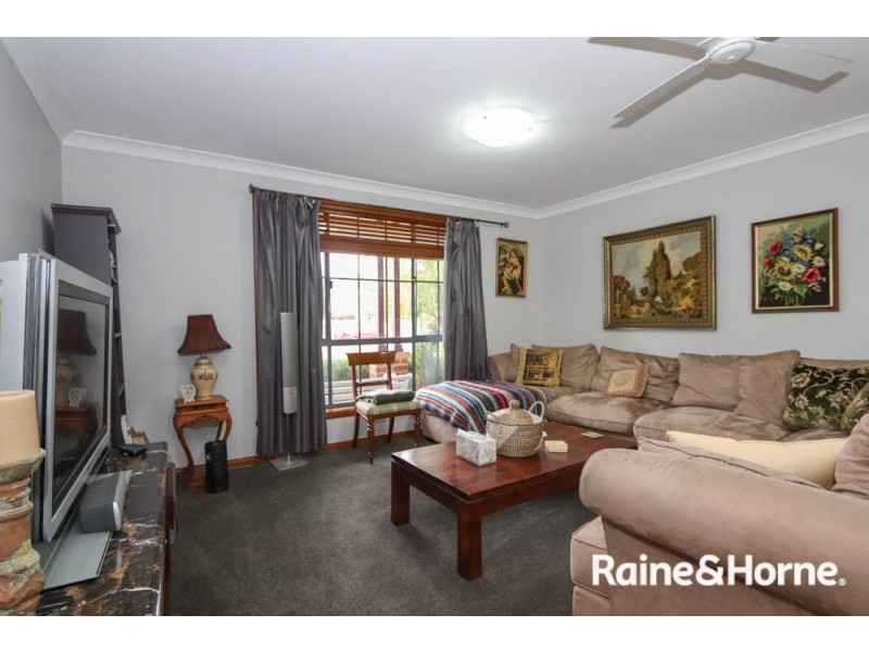 25 Willow Drive, Kelso NSW 2795