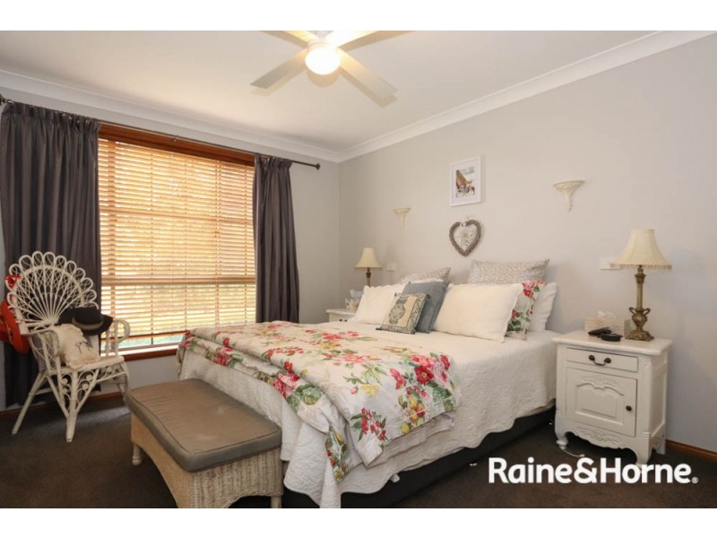 25 Willow Drive, Kelso NSW 2795