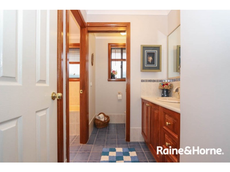 25 Willow Drive, Kelso NSW 2795