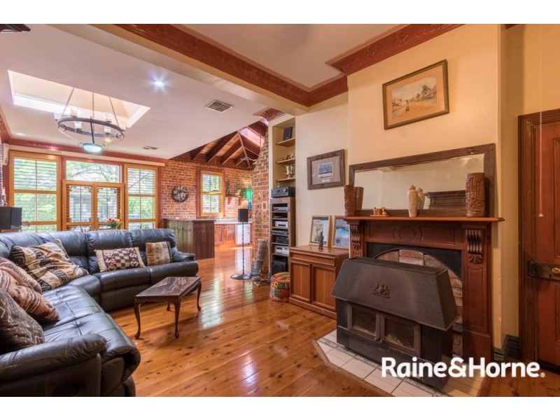 240 Rocket Street, Bathurst NSW 2795
