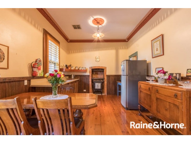 240 Rocket Street, Bathurst NSW 2795