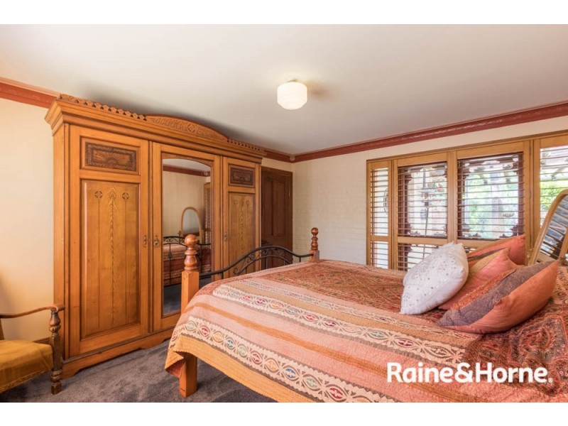 240 Rocket Street, Bathurst NSW 2795