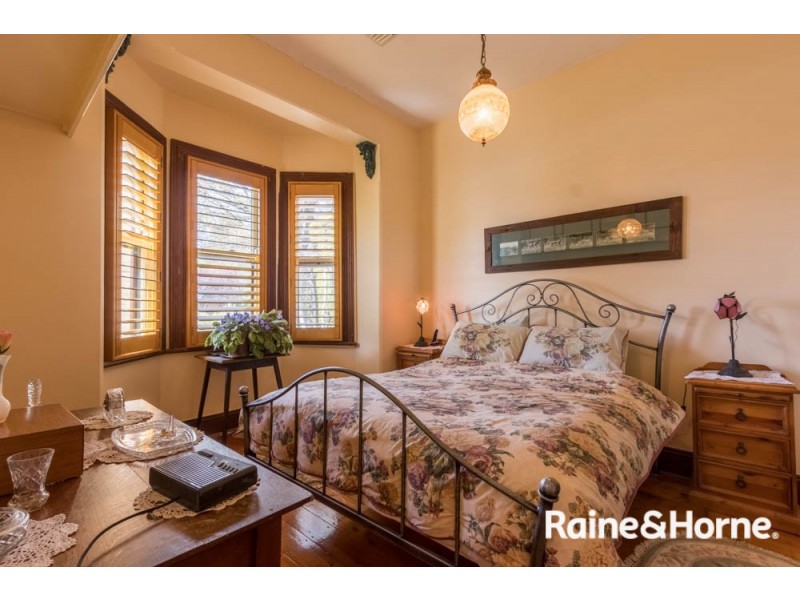 240 Rocket Street, Bathurst NSW 2795
