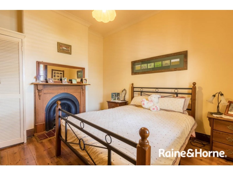 240 Rocket Street, Bathurst NSW 2795