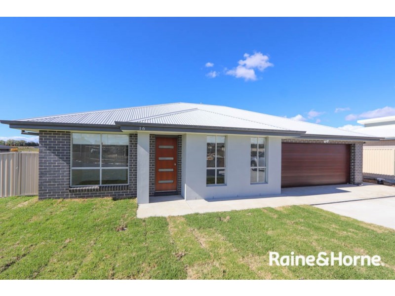 16 Darling Street, Eglinton NSW 2795