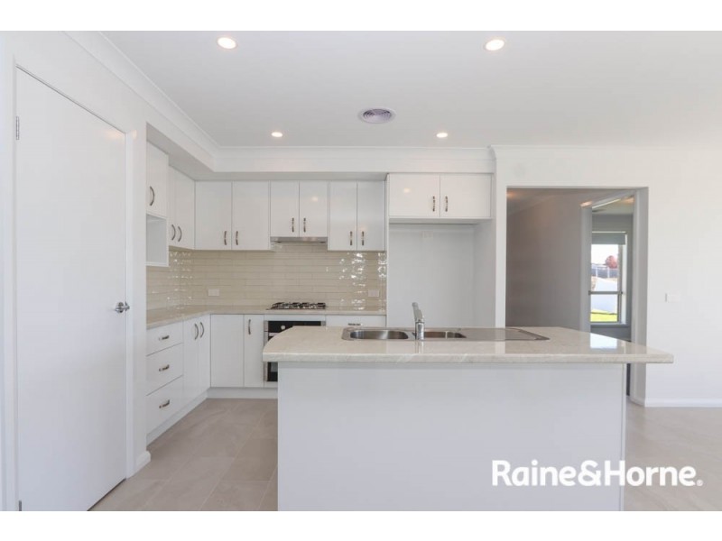 16 Darling Street, Eglinton NSW 2795