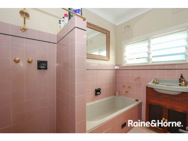 252 Durham Street, West Bathurst NSW 2795