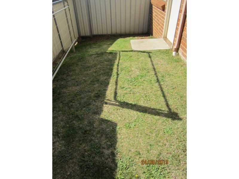 1/3  Dees Close, Bathurst NSW 2795