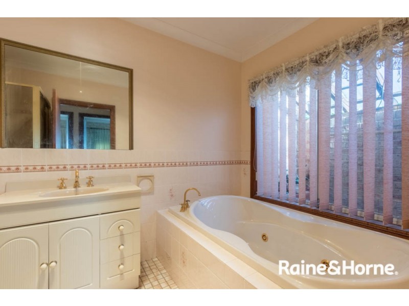 8 Sloman Court, Kelso NSW 2795