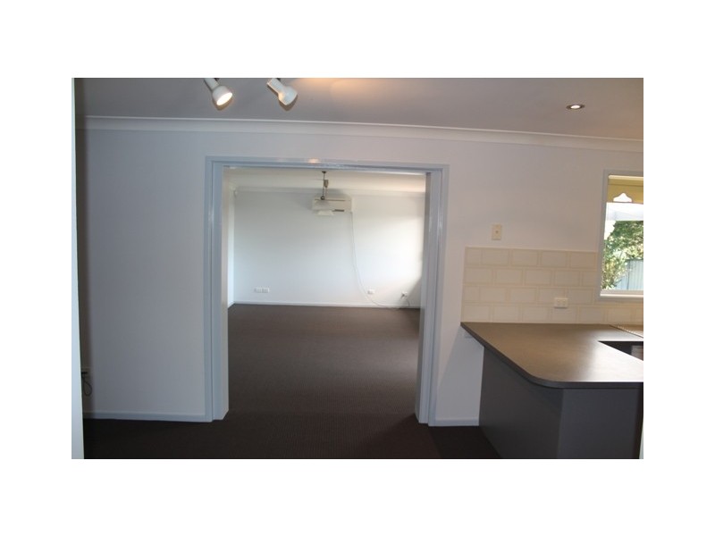 8 Abercrombie Dr, Bathurst NSW 2795