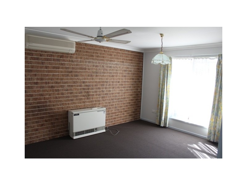8 Abercrombie Dr, Bathurst NSW 2795