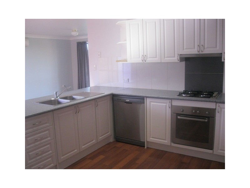 9 Parsons Cl, Bathurst NSW 2795
